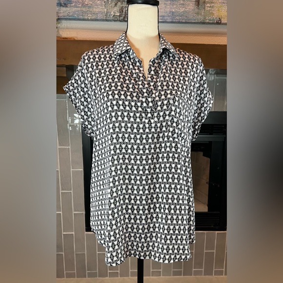 Pleione Black & White Aztec Shirt Sleeveless Collared Blouse Women's medium - Picture 1 of 7